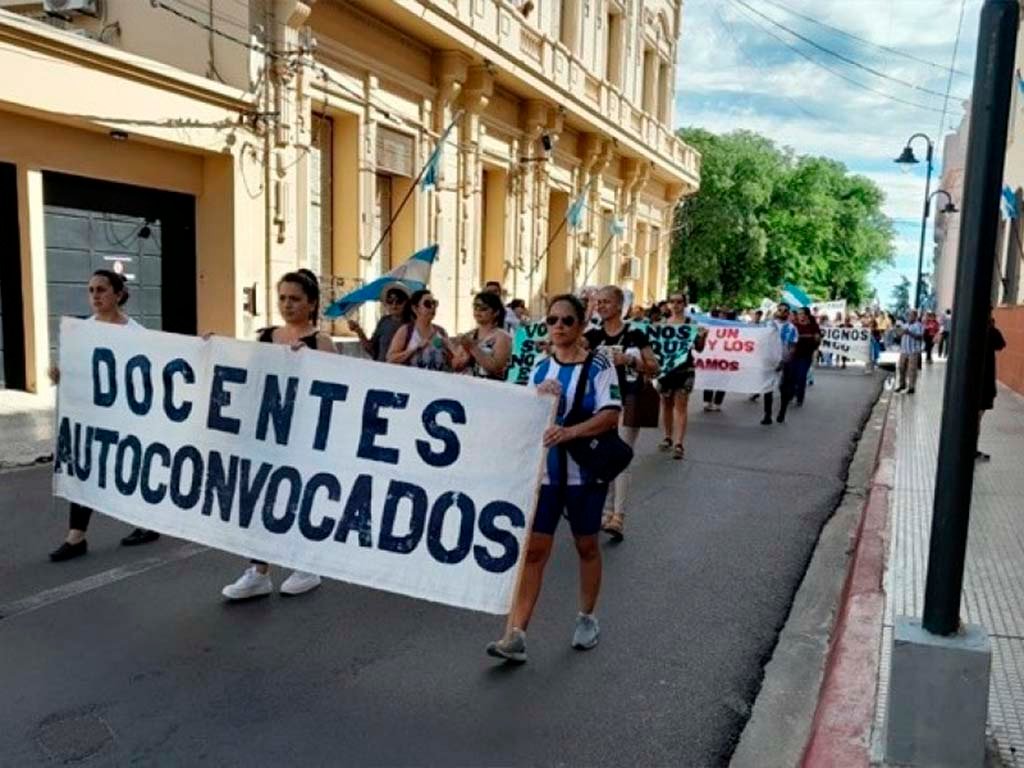 Docentes autoconvocados vuelven a las calles en Corrientes 